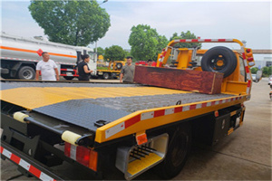 赤峰附近拖车电话号码服务